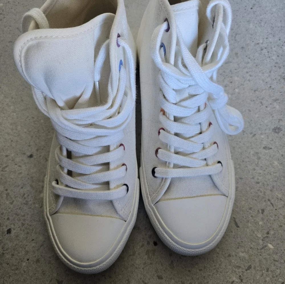 American Eagle White Rainbow Sole Hight Top Canvas Sneakers Size 6 - Picture 5 of 7